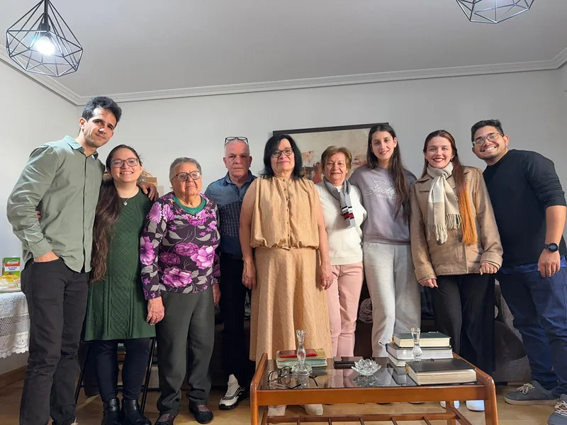 La congregación de la Misión Evangélica Bautista en Salamanca reunida tras el culto dominical